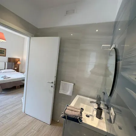 Bed & Breakfast Domus Luca - In The Heart Of 4*