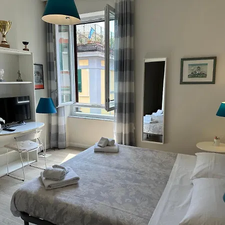 Domus Luca - In The Heart Of Bed & Breakfast Naples